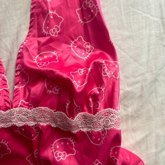 ๐ง Y2K HELLO KITTY SATIN/SILK LACE HOT PINK HALTER BEACH TOP - Picture 2 of 4
